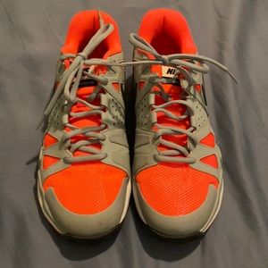 Women’s Nike Vapor Advantage Size 9